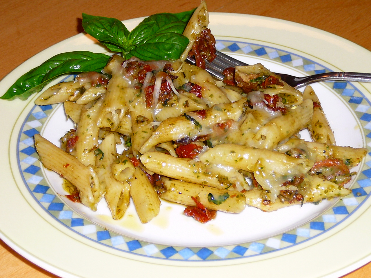 Happy Dinners Bacon Pesto Pasta with Spinach & SunDried Tomatoes