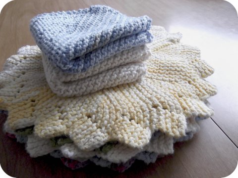 delightfully simple: DIY Monday - knitting a dishcloth, a ...