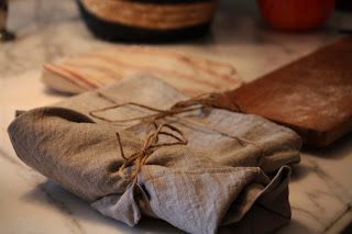Utensils and plates wrapped in Rough Linen napkins & twine byLeAnn for linenandlavender.net - http://www.linenandlavender.net/2012/08/a-concert-on-beach-amadou-and-mariam.html Utensils and plates wrapped in Rough Linen napkins & twine by LeAnn for linenandlavender.net - http://www.linenandlavender.net/2012/08/a-concert-on-beach-amadou-and-mariam.html