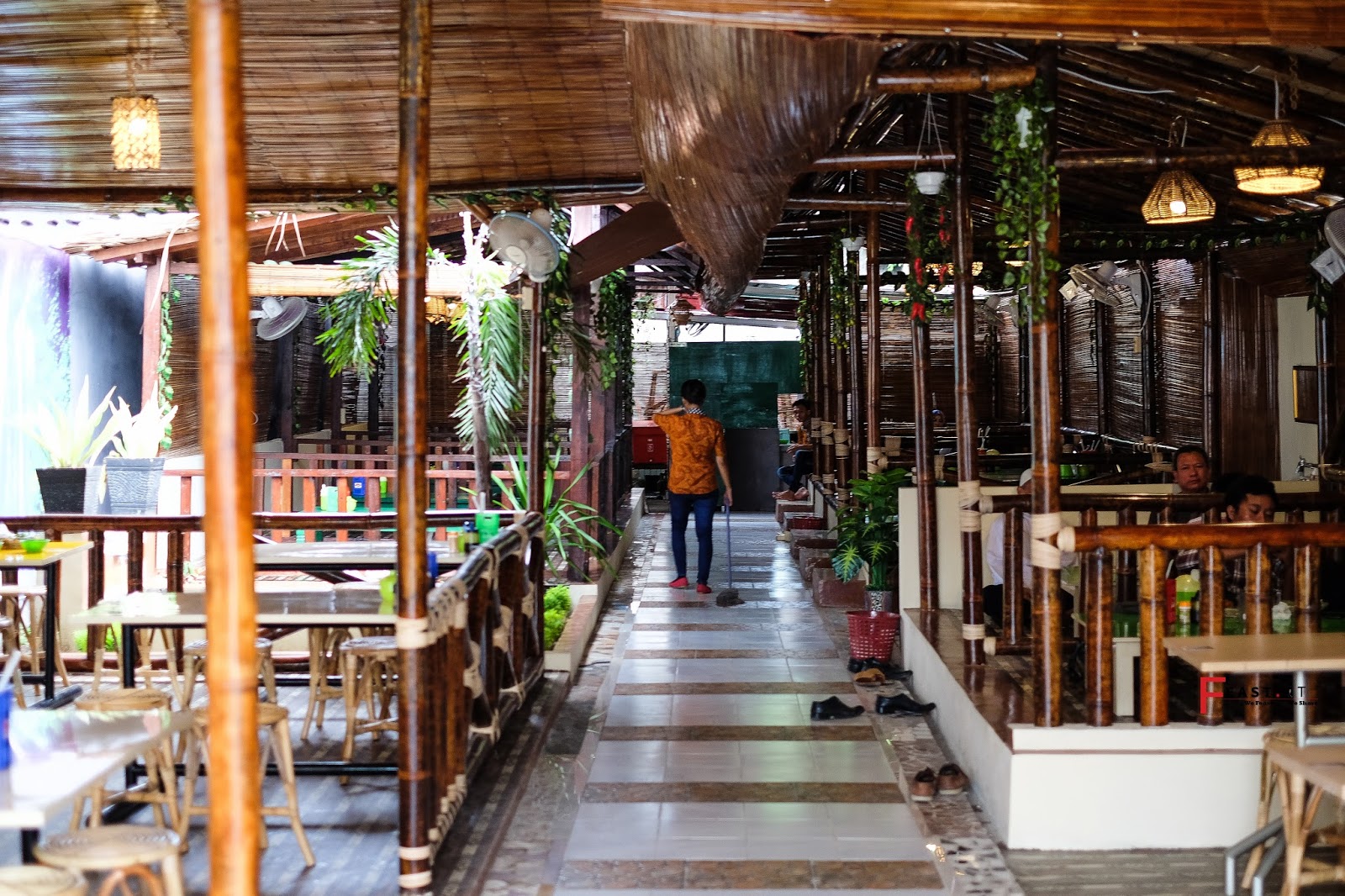 Feast.it Indonesia Food and travel blogger BEBEK GORENG SYAHABI