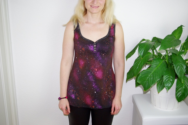 Upcyling Galaxy Lupita Milchmonster Upcyling Galaxy Lupita Milchmonster Top mit Herzausschnitt selber nähen