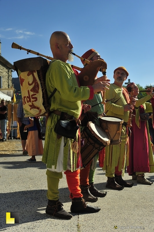 les goliards animent saint vincent de barres photo Pascal Blachier