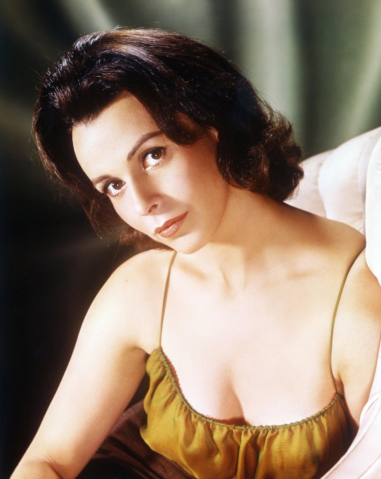 DRAGON: Claire Bloom / 'There's more to life than men'