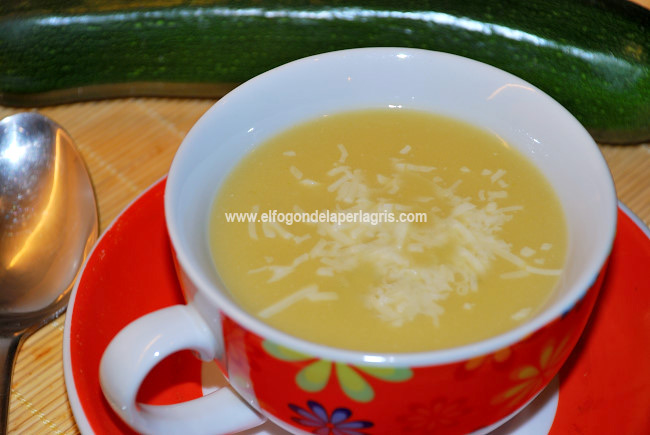 Crema de calabacín con quesito Crema de calabacín con quesito