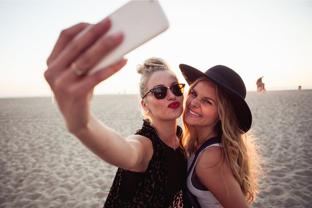 Selfie Craze Beach Selfie Ideas For Girls Girls On Beach Selfie