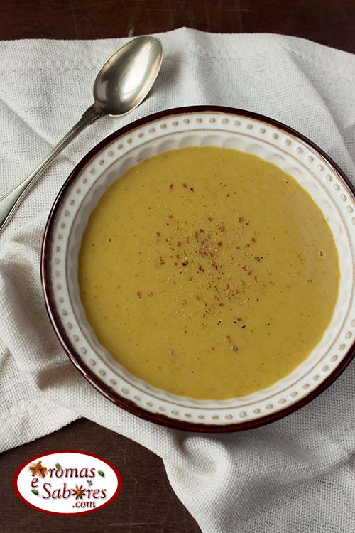 Sopa de batata doce ao curry