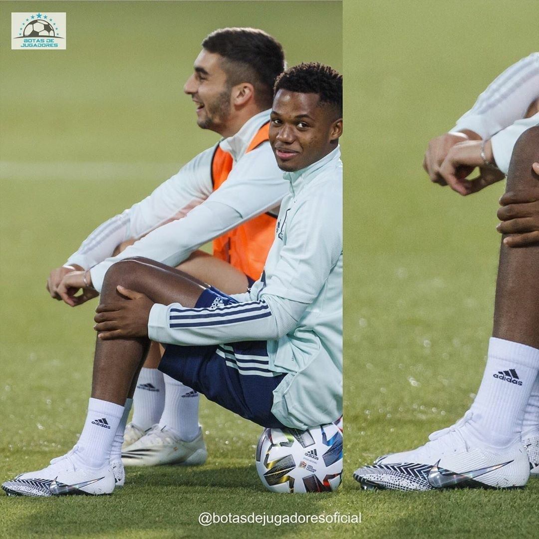duda Teseo victoria After CR7: Barca Youngster Ansu Fati Second Player To Train In Nike  Mercurial Dream Speed 3 Boots - Upcoming Nike Key Player? - Footy Headlines