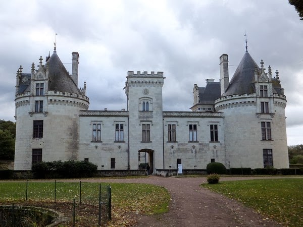 brézé château troglodyte