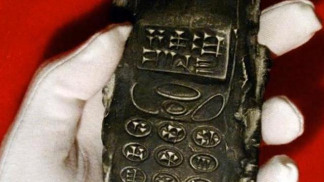Misteri Penemuan Ponsel Misterius Berusia 800 Tahun yang Membingungkan Misteri Penemuan Ponsel Misterius Berusia 800 Tahun yang Membingungkan