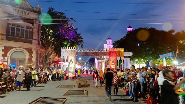 Antusiasme Masyarakat di Semarang Night Carnival 2016