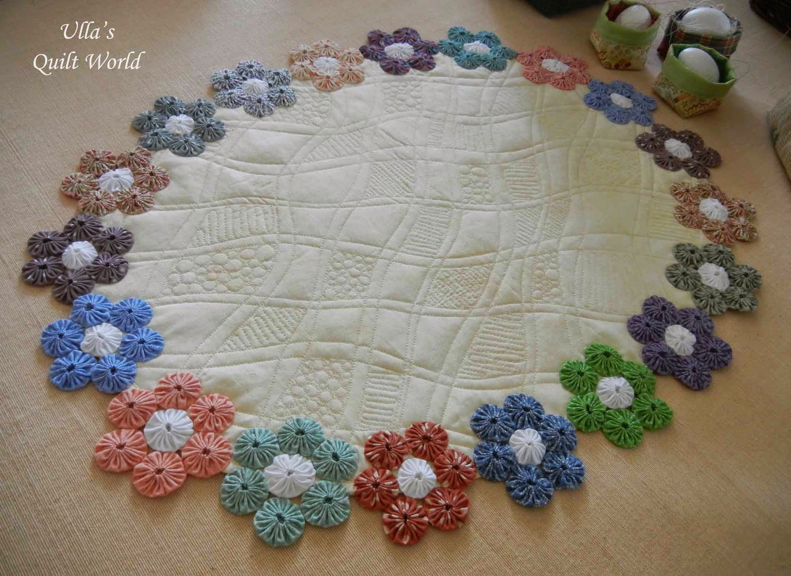 ulla-s-quilt-world-yoyo-table-cloth-quilt