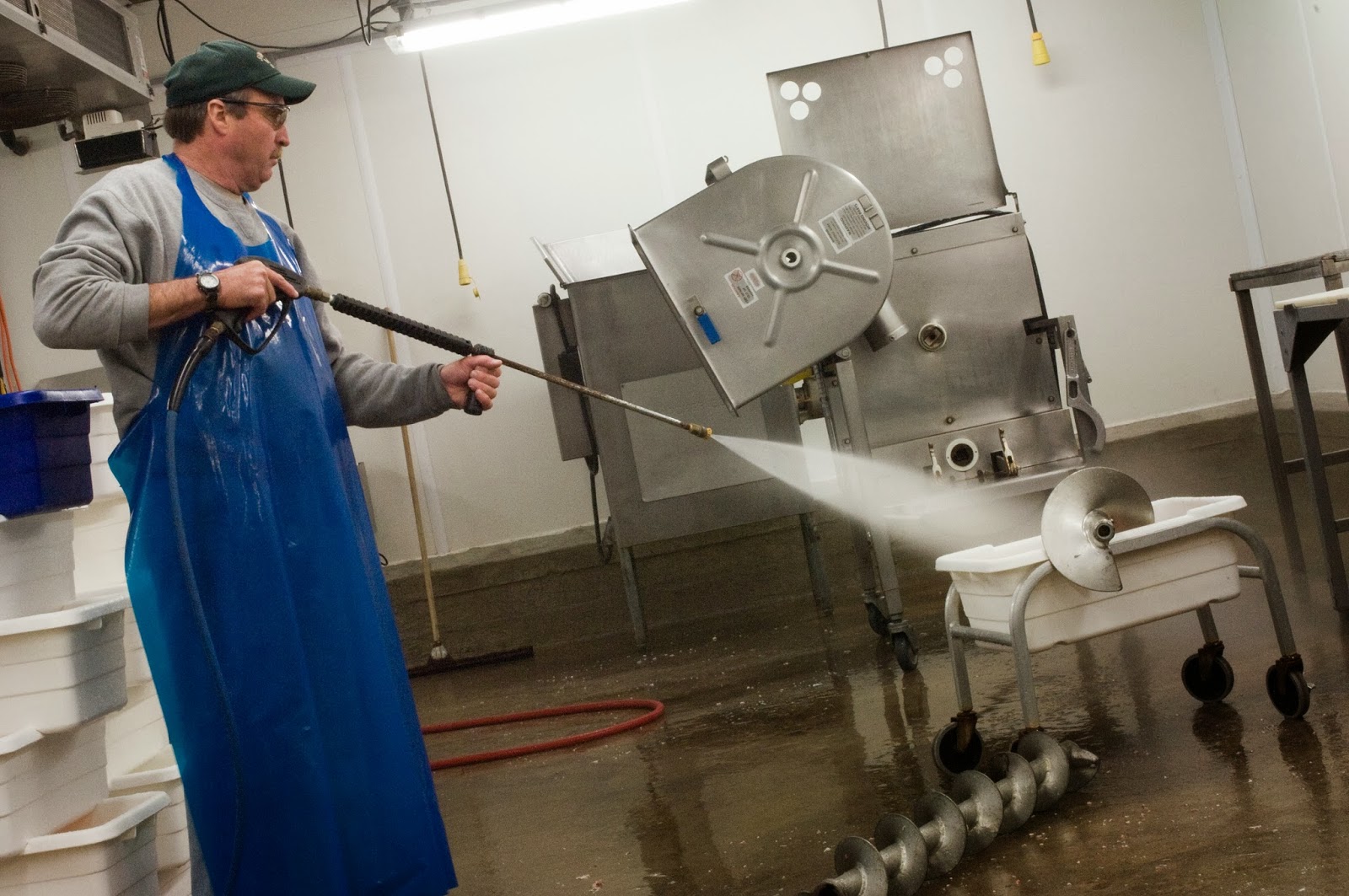 Шкаф для обеспыливания спецодежды. Установка обеспыливания одежды. Установка обеспыливания одежды. Кабина обеспыливания спецодежды. Обеспыливание бетонного основания.