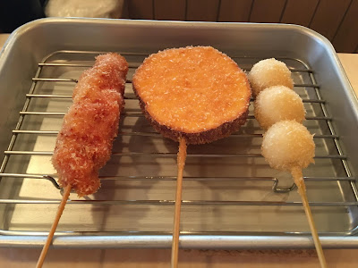 鶏もも、さつまいも、うずら玉子 三茶喜楽堂の鶏もも、さつまいも、うずら玉子の串揚げ