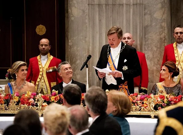 Queen Maxima wore Jan Taminiau gown and House Diamonds Necklace. Princess Beatrix was attended the state banquet. She wore the Antique Pearl tiara