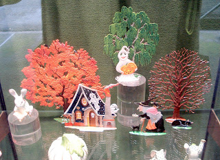 Flat Figures; Flats - Halloween Scene; Halloween Flats; Halloween Novelty Toy; Halloween Toy Figures; Halloween Toys; Lead Flats; Lead Flats Vignette; Pumpkins; Scully & Scully; Scully And Scully; Skeletons; Small Scale World; smallscaleworld.blogspot.com; Sprites; Window Dressing;