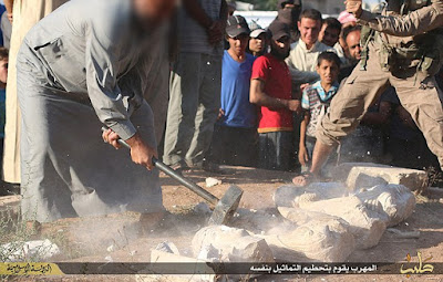 ISIS smashes priceless Palmyra artefacts