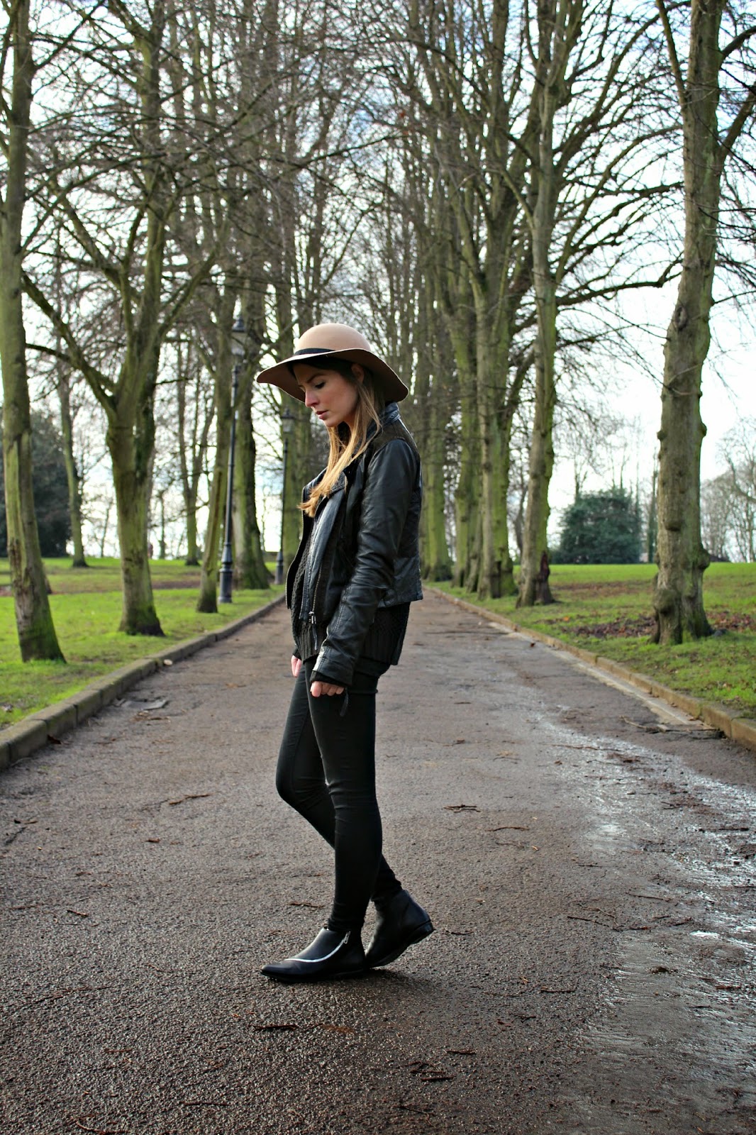 Outfit: All black with camel floppy hat | Style Trunk