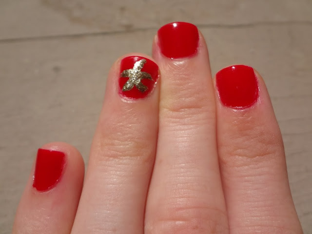 Nautical nail art, gold starfish