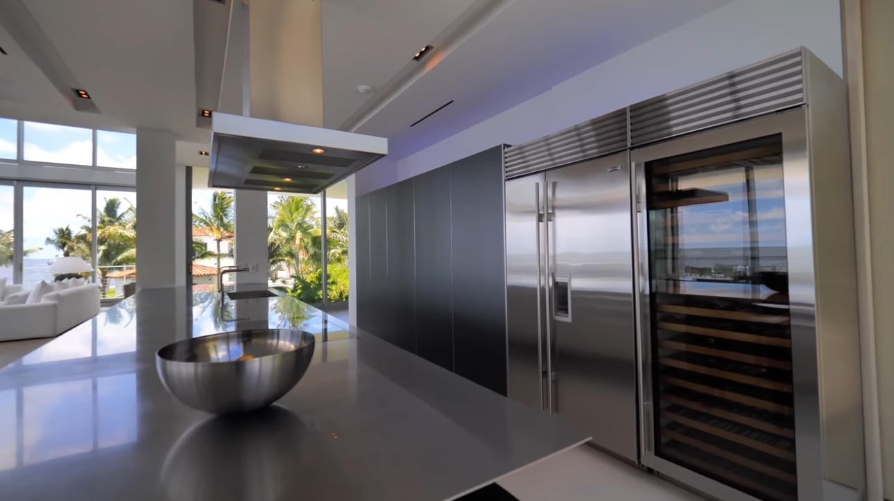 29 Photos vs. 3550 Matheson Ave | Miami - Contemporary Bayfront Property - Luxury Home & Interior Design Video Tour 29 Photos vs. 3550 Matheson Ave | Miami - Contemporary Bayfront Property - Luxury Home & Interior Design Video Tour