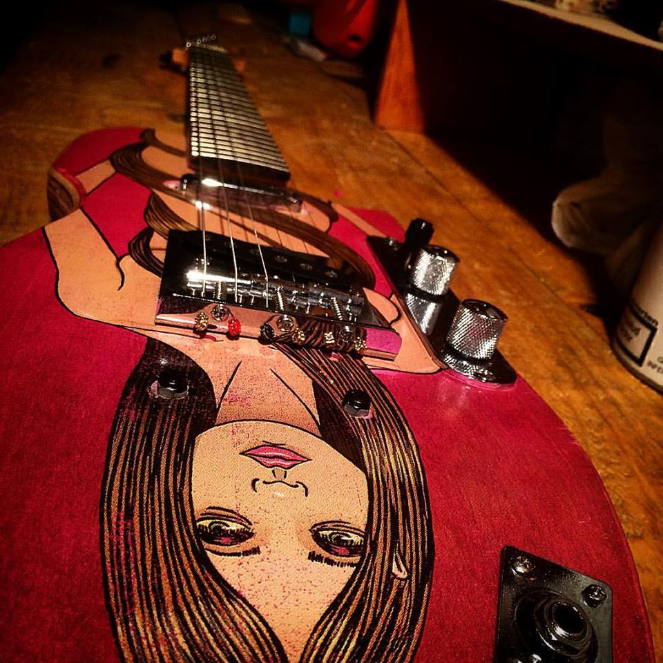 STOMP BOX STEALS GUITAR PON'S GUITARS ITALY.the Skateboard guitar