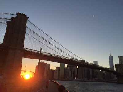 Brooklyn Bridge (ブルックリン橋) and Empire Fulton Ferry State Park (エンパイア・フルトン・フェリー公園) | ニューヨーク | アメリカ