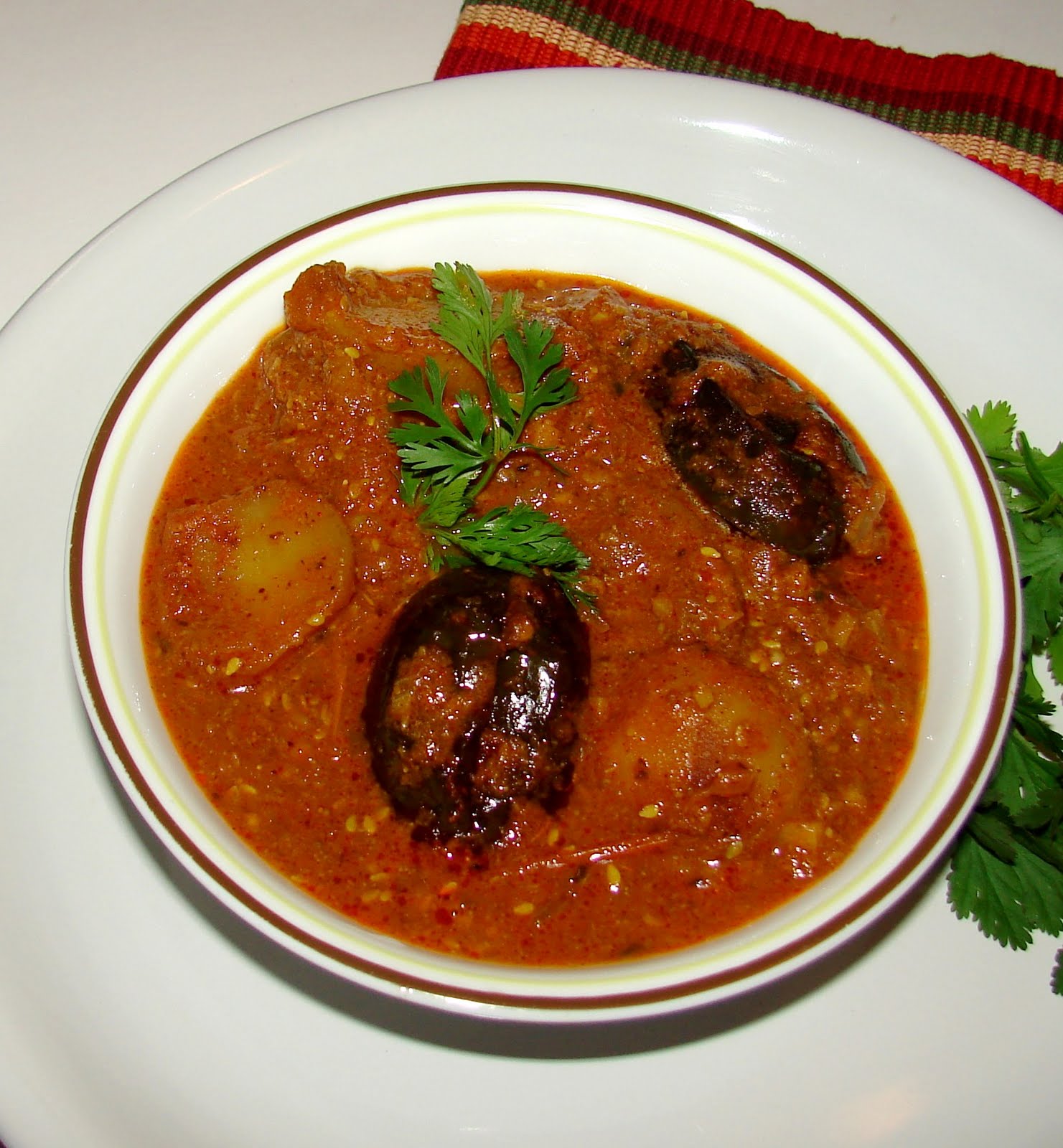 Vazhuthananga Urulakizhangu Curry/ Brinjal Potato curry