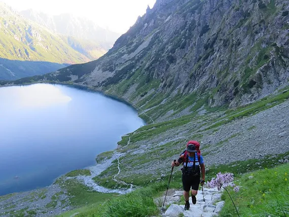 Nad lustrem Czarnego Stawu pod Rysami nad lustrem