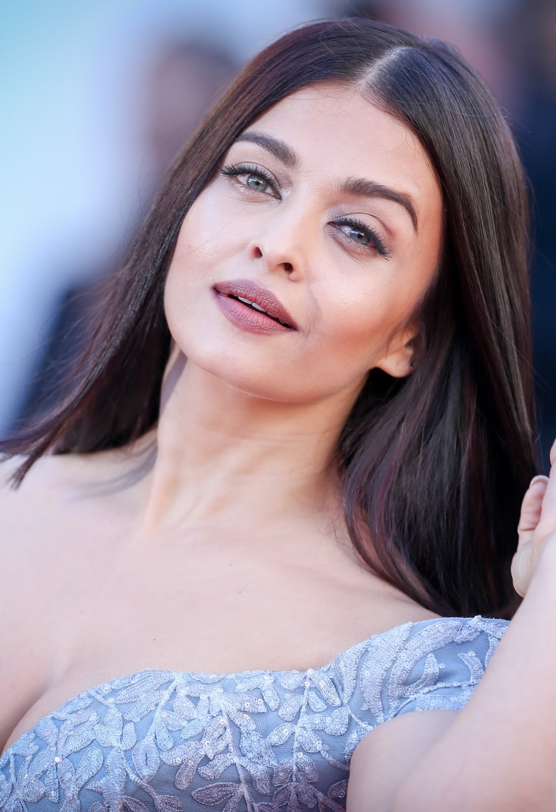 Aishwarya Rai Bachchan Looks Irresistibly Sexy in a Blue Michael Cinco Gown At 'Okja' Premiere During The 70th Cannes Film Festival 2017