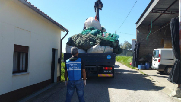 Operação da Polícia Marítima em Maiorca contra a apanha do "meixão" Operação da Polícia Marítima em Maiorca contra a apanha do "meixão"