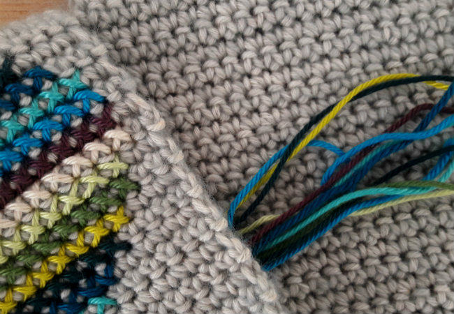 Scarf of hearts: tutorial. Cross stitch on crochet | Happy in Red Scarf of hearts: tutorial. Cross stitch on crochet | Happy in Red