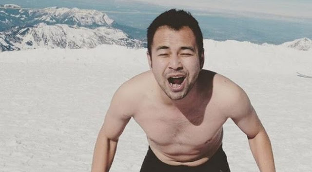 Aksi Netak Rafi Ahmad di Gunung Salju Jadi Meme Lucu Aksi Netak Rafi Ahmad di Gunung Salju Jadi Meme Lucu