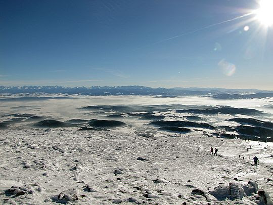 Orawa i Podhale. W dali Tatry, a za nimi Niżne Tatry. Orawa i Podhale. W dali Tatry, a za nimi Niżne Tatry.