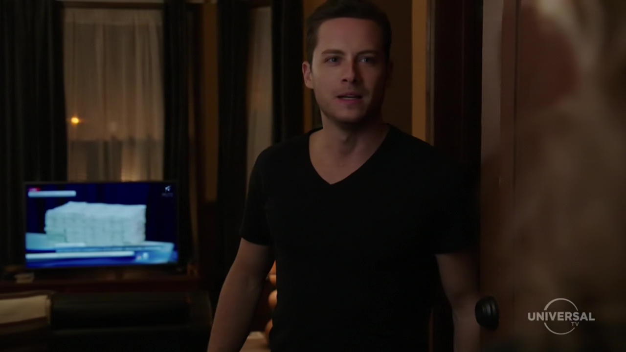 ausCAPS: Jesse Lee Soffer shirtless in Chicago PD 2-11 "We Don't Work