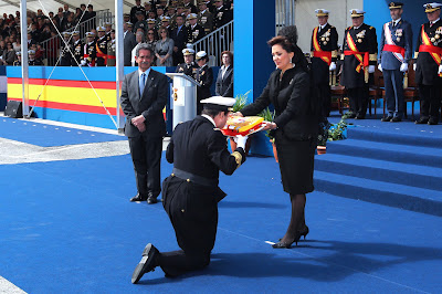 Entrega de la bandera de combate al ‘Cantabria’ (A-15).