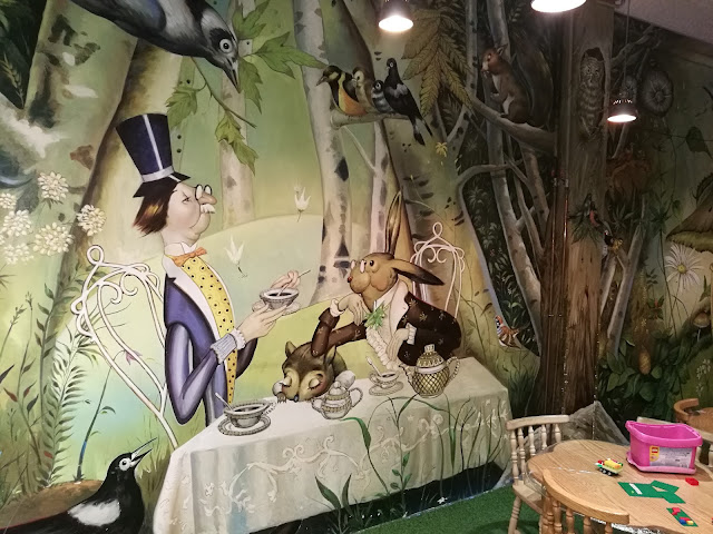 Mural de Alberto Pirrongelli en la Bolsa Mágica La magia de la pintura de Alberto Pirrongelli en la Bolsa Mágica