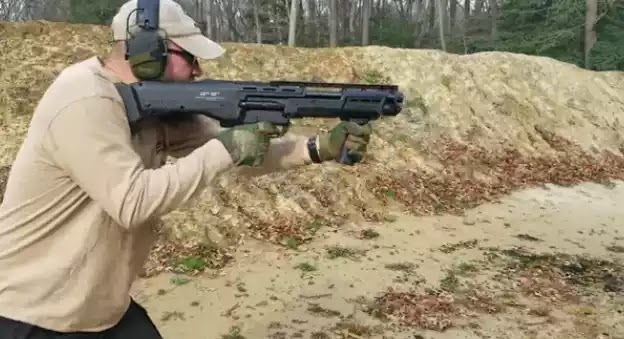 Η πρωτοποριακή καραμπίνα DP-12 – Ένα όπλο από το μέλλον (Βίντεο) Η πρωτοποριακή καραμπίνα DP-12 – Ένα όπλο από το μέλλον (Βίντεο)