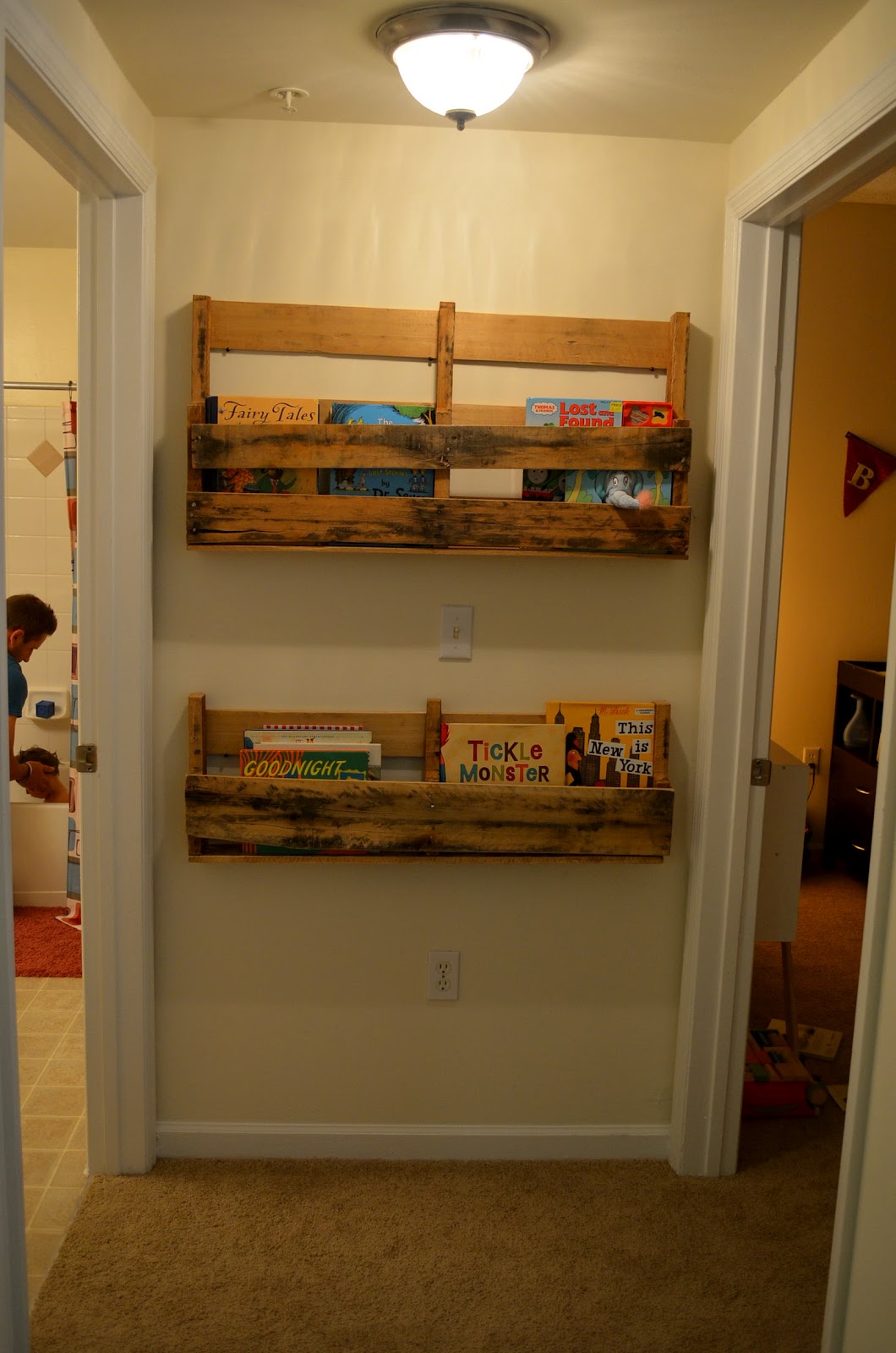 The Moncurs DIY Pallet Bookshelf