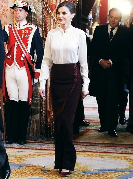 Queen Letizia wore Hugo Boss blouse, Uterque pumps and, she wore a skirt by Spanish fashion house Felipe Varela