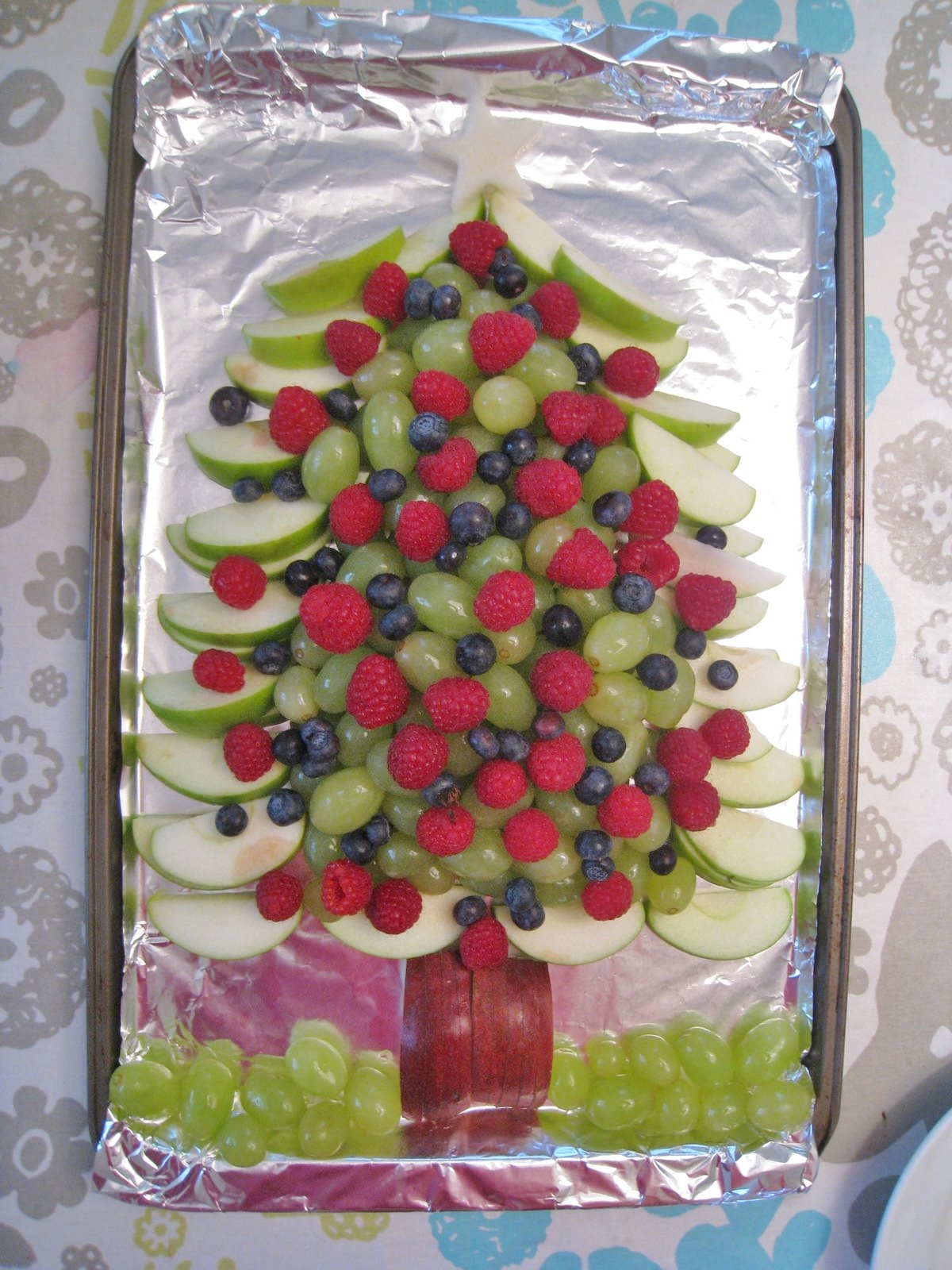 how to make a fruit salad christmas tree