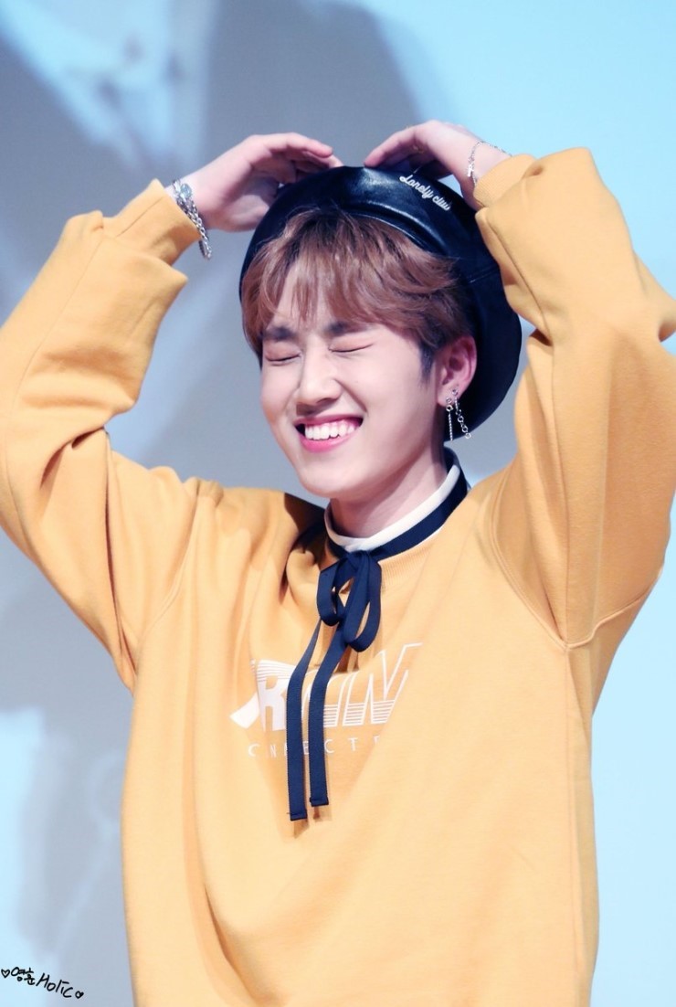 영또베라고 할정도로 베레모 많이쓰는 아이돌 | 인스티즈