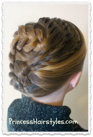 40 Sparkly Christmas and New Year Eve Hairstyles