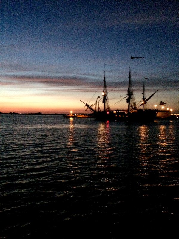 varberg, hamnen, ostindiefararen Götheborg, solnedgång, varbergs hamn, hamnen, småbåtshamn, småbåtshamnen, 