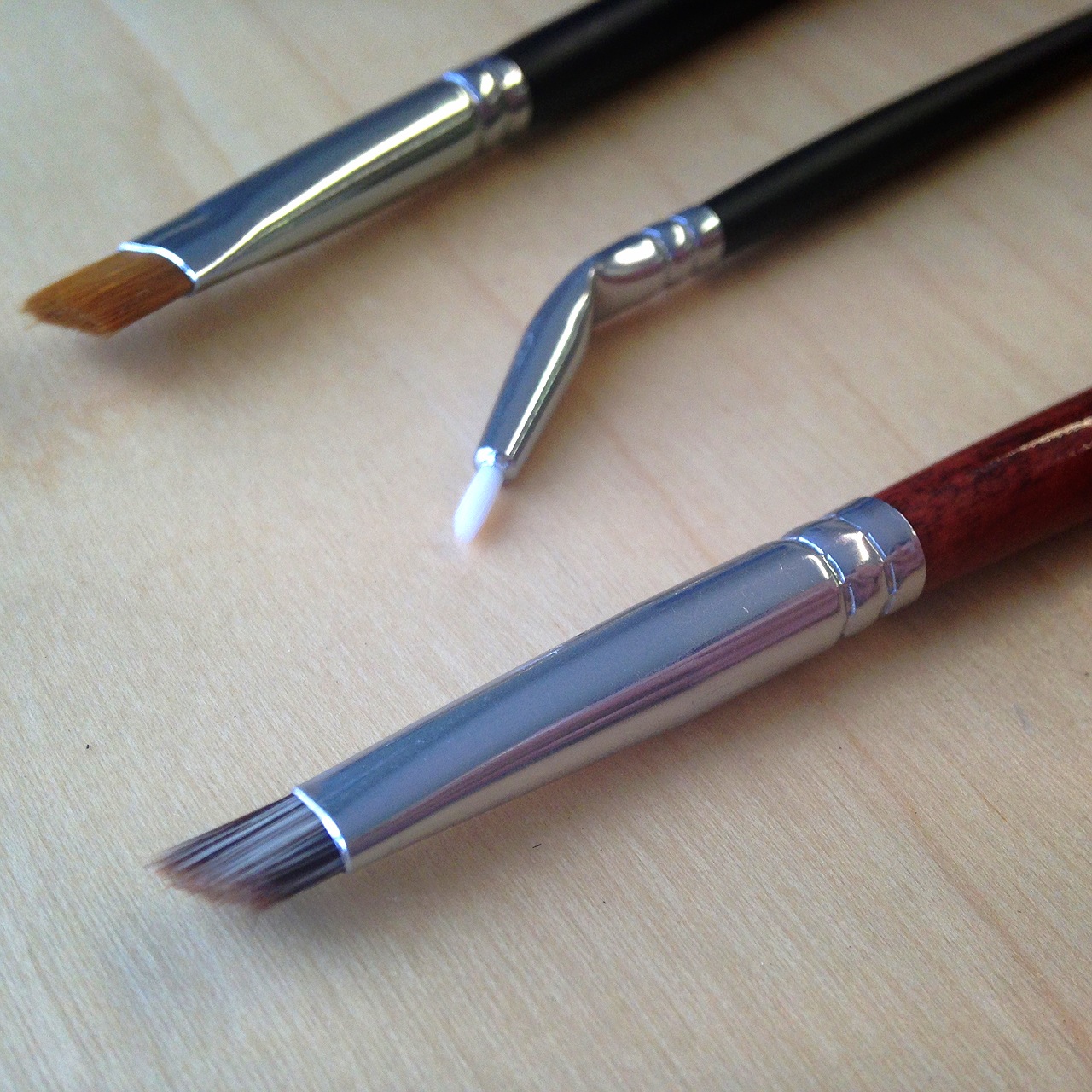 Crown Brush 1 EYELINER and 3 LOOKS with 3 Crownbrushes!