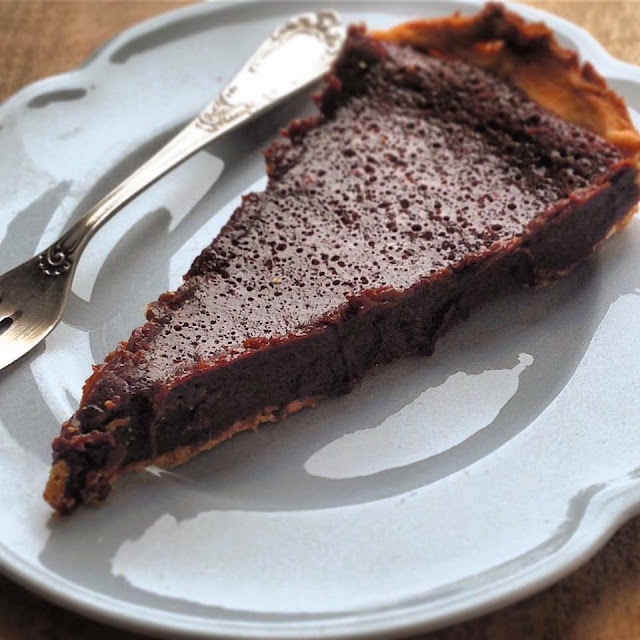 chocolate, salted caramel and whisky tart chocolate, salted caramel, whisky, chocolate tart, baking, French food, de tout coeur limousin, retreat, cooking, recipe, food blogger, dessert, Creative and well being holidays, retreats, workshops and events in Limousin, South West France, Nouvelle Aquitaine, France, singing, reiki, Sing from the heart singing retreat holidays, singing lessons and workshops, vocal coaching, pop and rock choir, world music, music holidays, community choir, songwriting, guitar lessons, pop, rock, reiki retreats, reiki treatments, reiki training, reiki attunements, reiki level 1, reiki level 2, reiki master, Usui reiki, bespoke retreats, low cost, affordable retreats, private bookings, holistic, bien etre, relax, nurture, retreat, rural France, what's on Limousin, Creuse, Haute Vienne, Correze, Lac de Vassiviere, off the beaten track, unique holidays, holidays with a difference, nature, walking holidays, meditation, mindfulness, photography, bird watching, wild swimming, home grown food, seasonal food, food blogger, recipes, good food, no dig garden, great outdoors, Millevaches, forest, natural park, massif central, central France, recipes, 2017, 2018, de tout coeur limousin, from the heart, ethical, green, Royere de Vassiviere, cycling, bike hire, cycling holidays, lake holidays, forest holidays, bed and breakfast, group accommodation, countryside,
