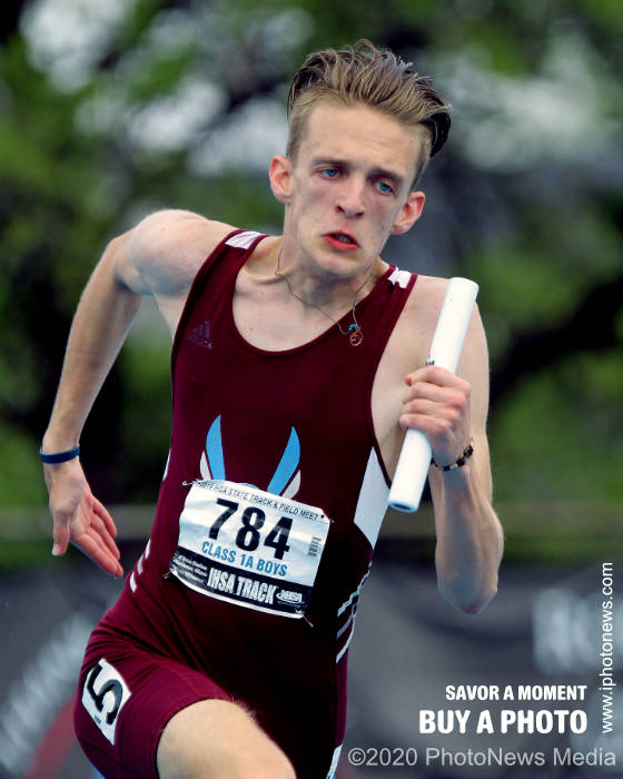 Lane Gaskin runs anchor leg