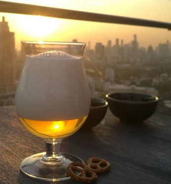 Cerveza pretzels rooftop bar BANGKOK AIRE
