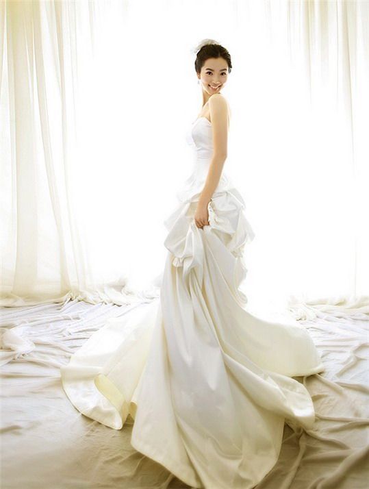 inexpensive-wedding-gown-1.jpg