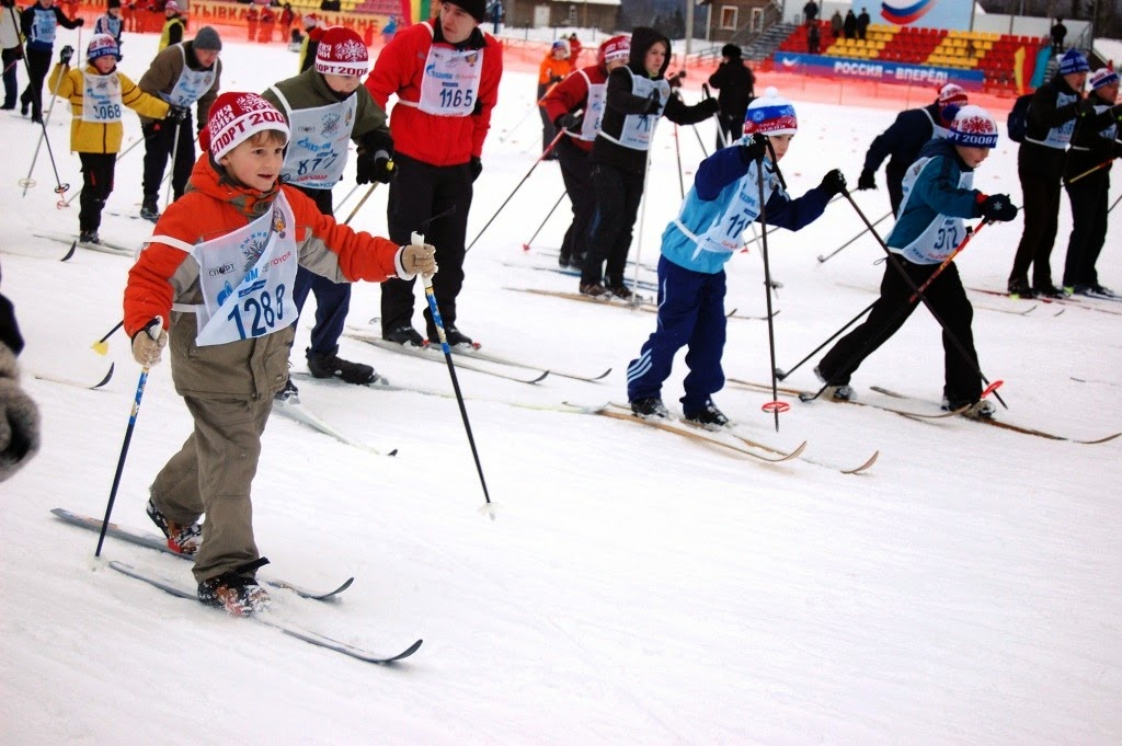 урок физкультуры на лыжах. техника безопасности на лыжах. задания по лыжной подготовке. уроки физкультуры лыжная подготовка. занятия по лыжной подготовке.