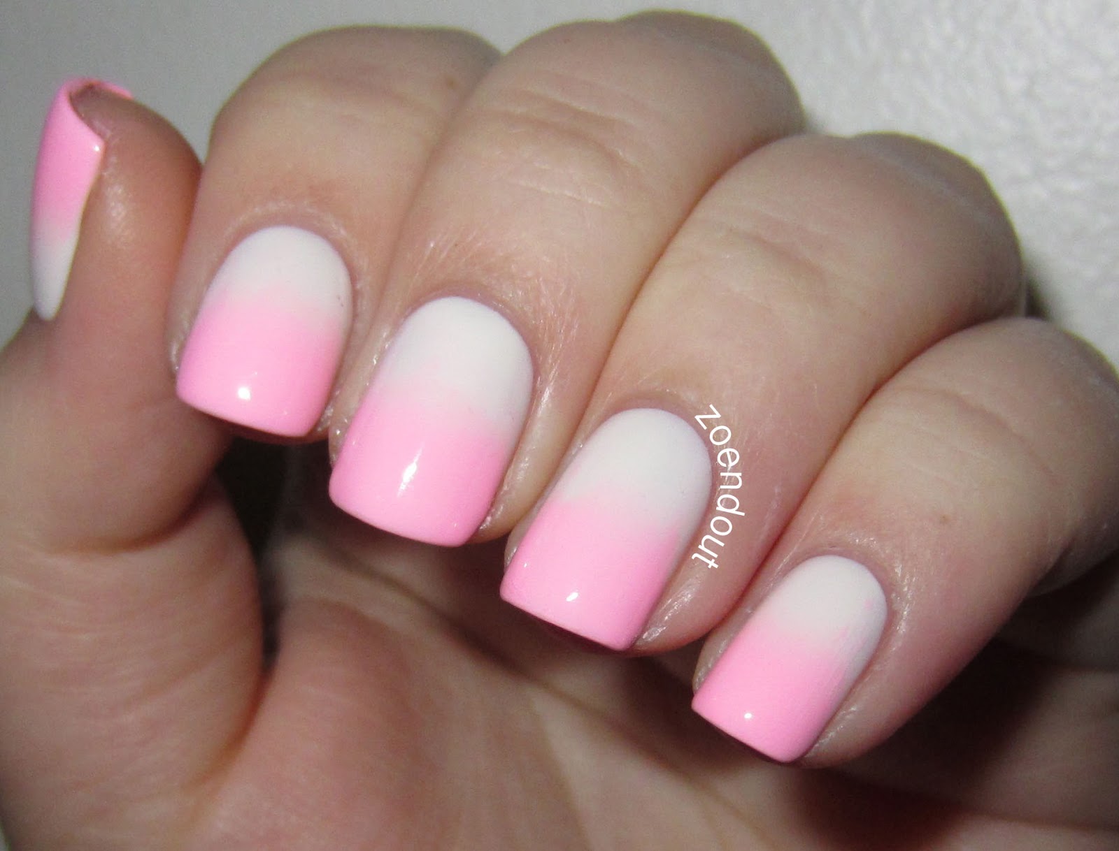 Zoendout Nails Pink and White Valentines gradient