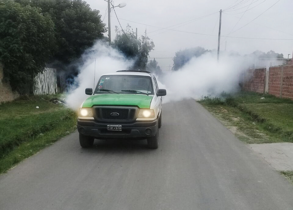 Fumigan contra el Dengue en Esteban Echeverría